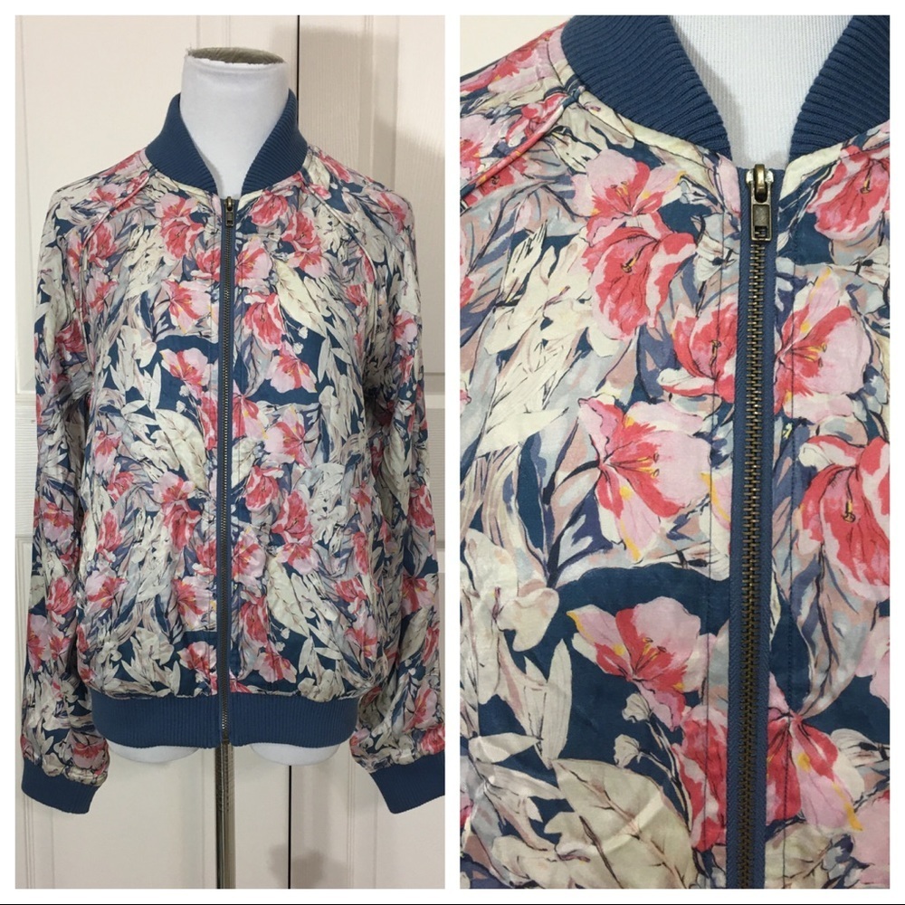 Tularosa Emma Bomber Jacket in Garden Floral - Picture 4 of 8
